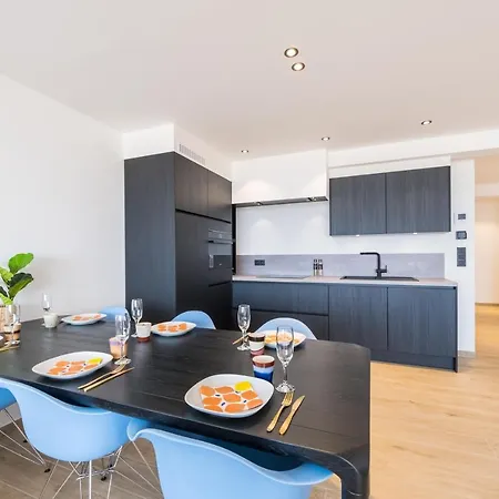 2 Bedrooms With Magnificent Seaview And Free Parking