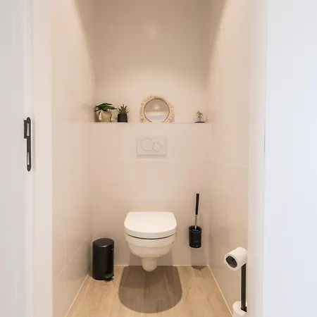 2 Bedrooms With Magnificent Seaview And Free Parking *