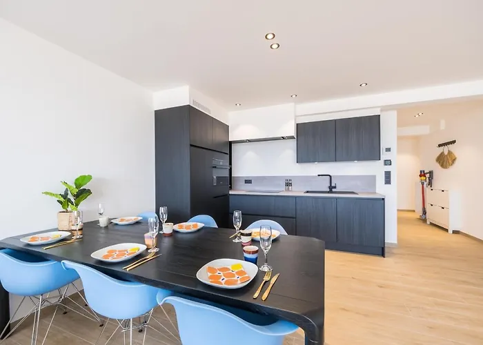 2 Bedrooms With Magnificent Seaview And Free Parking