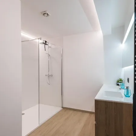 2 Bedrooms With Magnificent Seaview And Free Parking Apartment