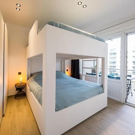 2 Bedrooms With Magnificent Seaview And Free Parking Apartment *